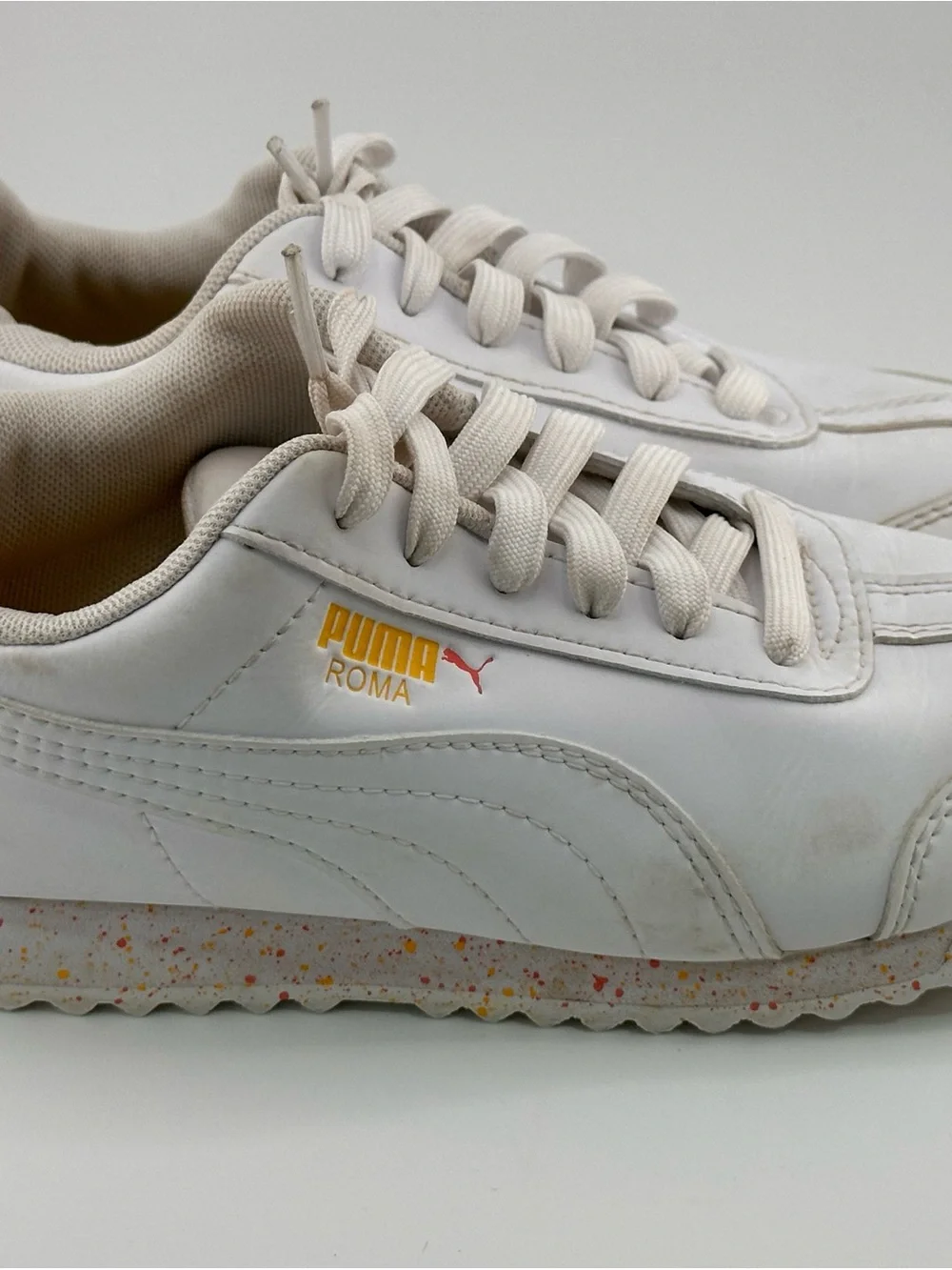 Puma Kids White Low-Top Sneakers with Gold Logo and Speckled Sole